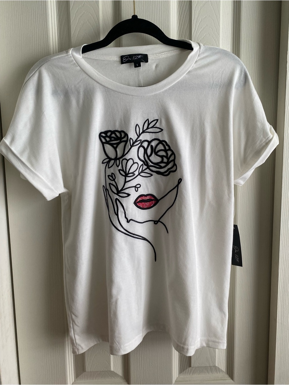 Women’s Graphic Tee-Floral Line Art